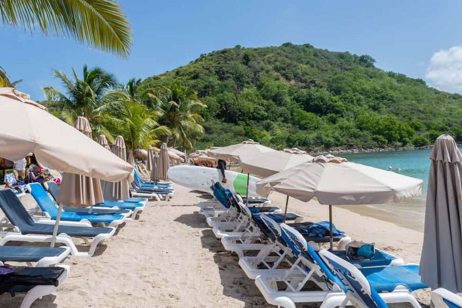 Cockleshell: Beach Excursion, Snorkeling, and Scenic Views - Guides who keep the day personal