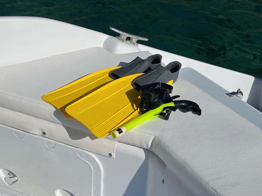 PRIVATE POWER CATAMARAN - Snorkeling at two secluded sites