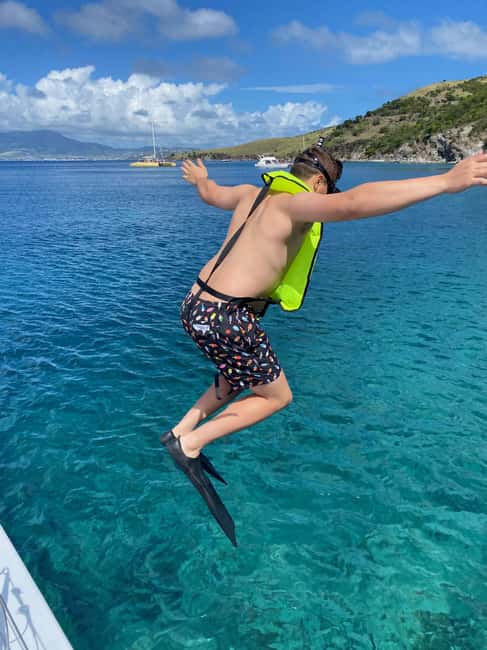 PRIVATE POWER CATAMARAN - The return cruise and four-hour timing