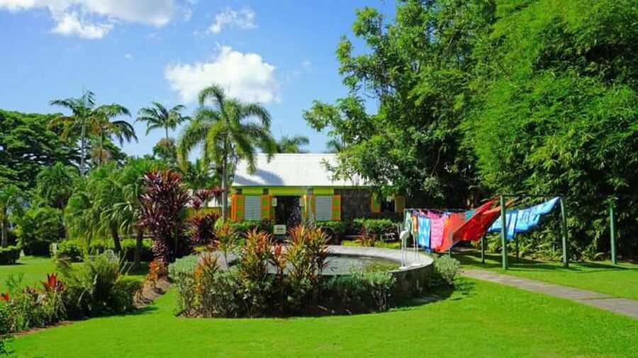 St. Kitts: Basseterre, Royal Highlight Tour - Caribelle Batik and the gardens at Romney Manor