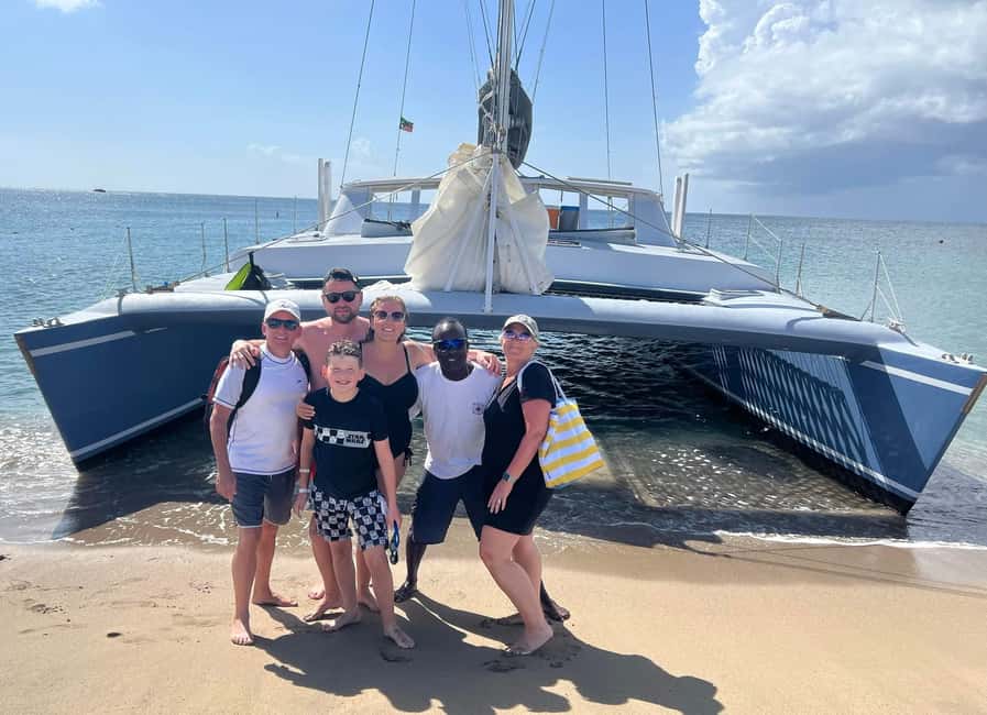 Two islands, One paradise - Buffet lunch and an open bar on board