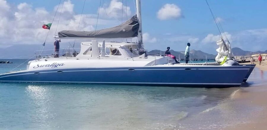 Two islands, One paradise - Music, dancing, and the sail back